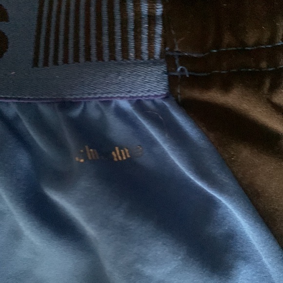 Adidas basketball shorts in good condition no stains or tears faded logo on back - Picture 6 of 6